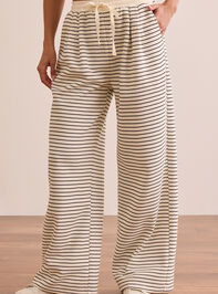 Stride Lounge Pants Detail 3 - TULLABEE
