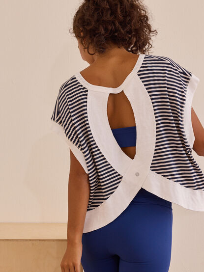 In Motion Striped Circle Back Tee - TULLABEE