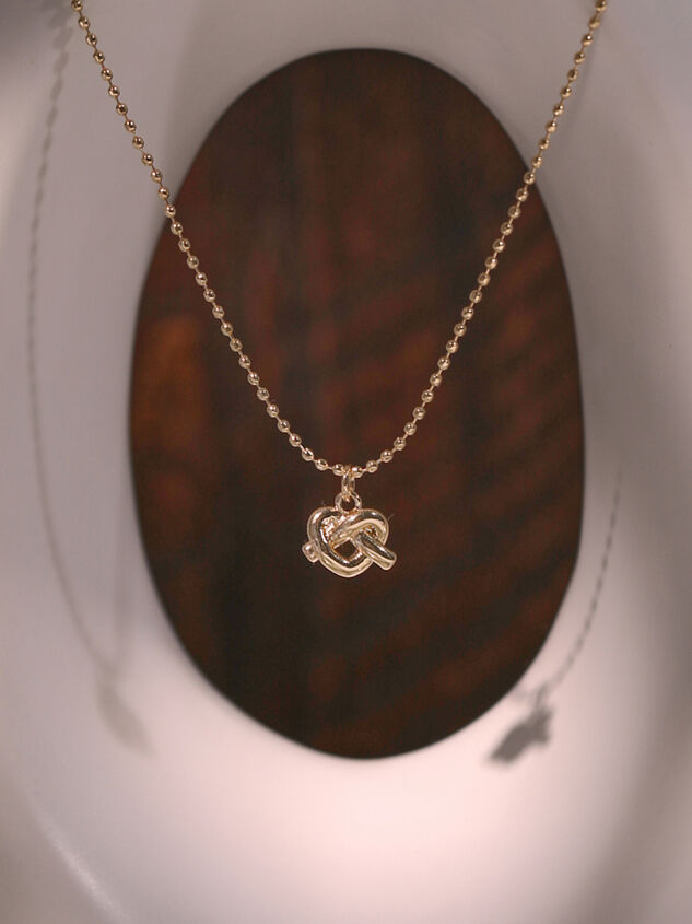 Infinite Twist Charm Necklace Detail 3 - TULLABEE