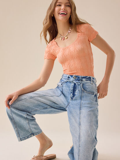 Blaire Short Sleeve Seamless Floral Tee - TULLABEE