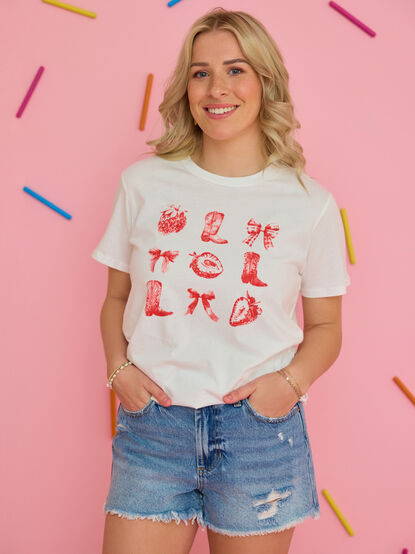 Mama Strawberry Boots Tee - TULLABEE