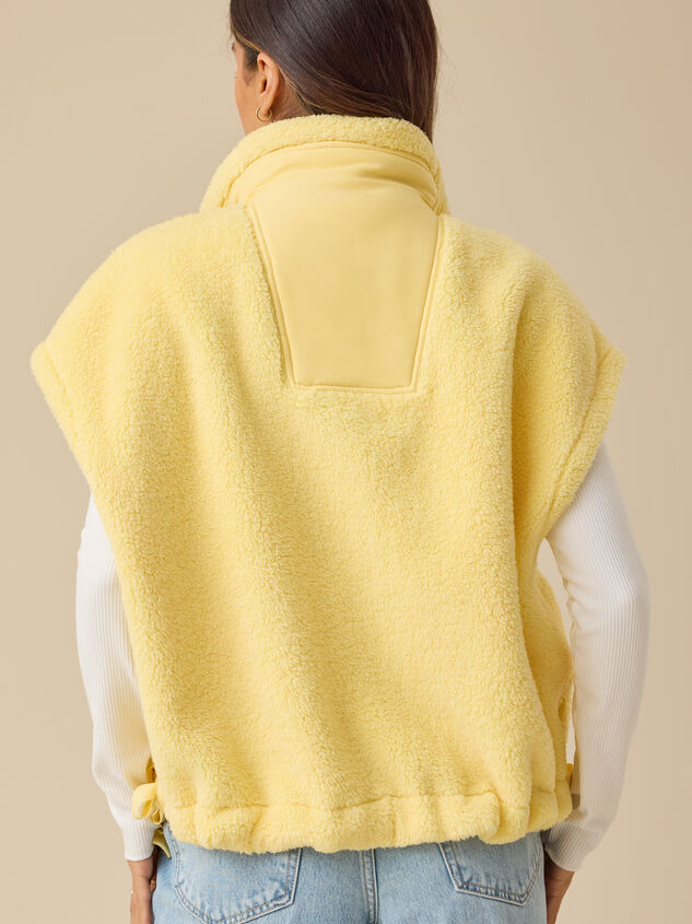 Nina Oversized Sherpa Vest Detail 4 - TULLABEE