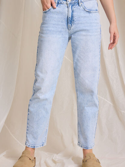 Savvy Straight Leg Jeans - TULLABEE