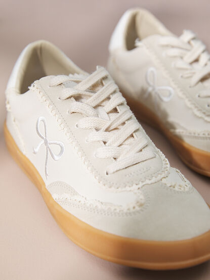 Julie Bow Lace Sneakers - TULLABEE