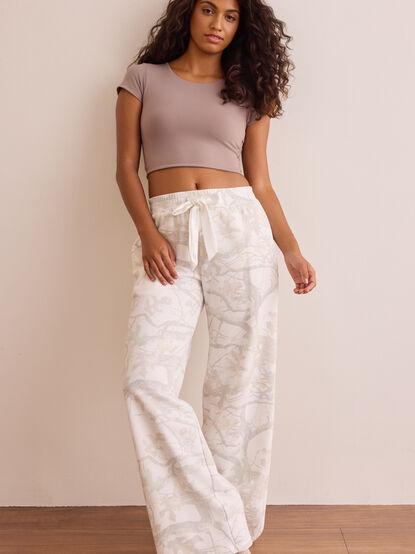 Full Sprint Camo Wide Leg Sweatpants - TULLABEE