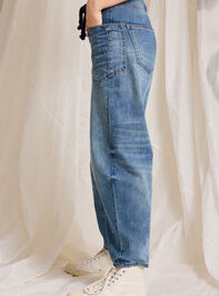 Lindsey Barrel Jeans Detail 5 - TULLABEE