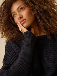 Brielle Oversized Sweater Detail 3 - TULLABEE