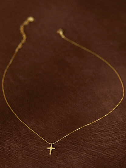 18k Gold Faithful Cross Charm Necklace - TULLABEE