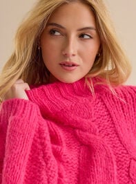 Lucie Oversized Cable Knit Sweater Detail 3 - TULLABEE