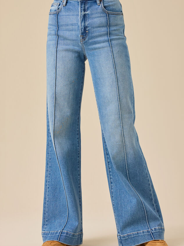 Zinnia Front Seam Flare Jeans Detail 2 - TULLABEE