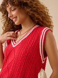 Tilly V-Neck Sweater Vest Detail 4 - TULLABEE