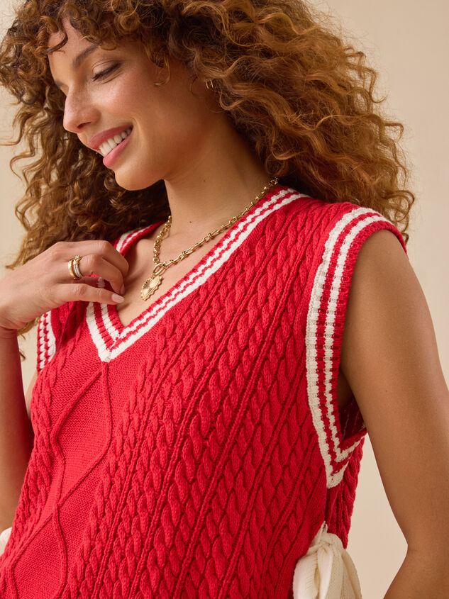 Tilly V-Neck Sweater Vest Detail 4 - TULLABEE