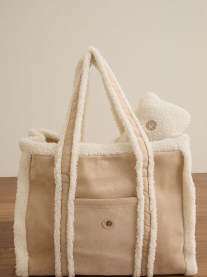 Yukon Sherpa Lined Tote Bag - TULLABEE