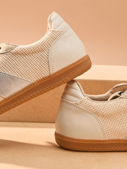 Sydney Sneakers - TULLABEE