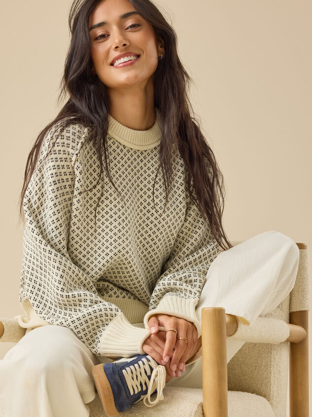 Raya Boxy Sweater Detail 3 - TULLABEE