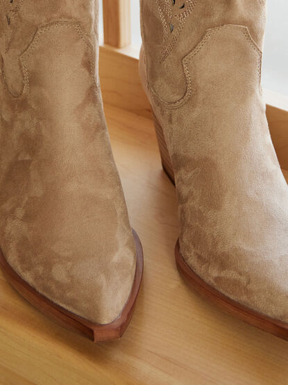 Olivia Suede Western Boots - TULLABEE