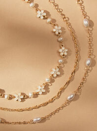 Pearl Flower Bracelet Set Detail 2 - TULLABEE