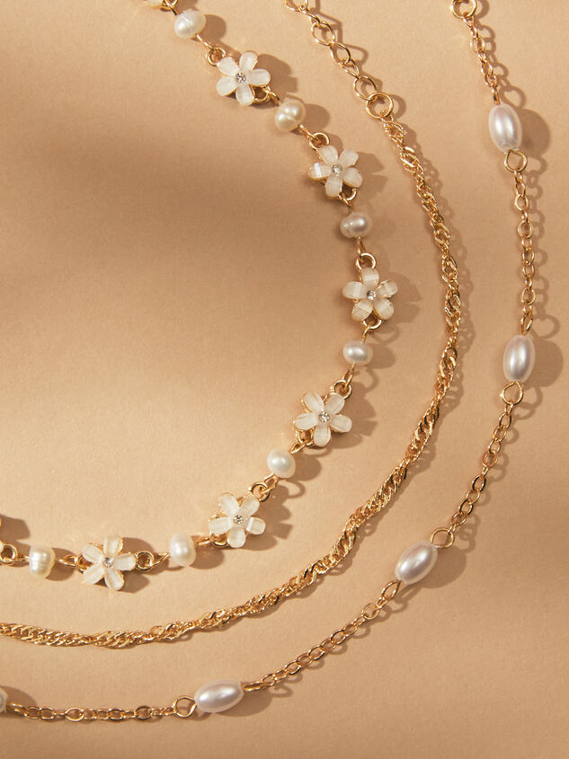 Pearl Flower Bracelet Set Detail 2 - TULLABEE