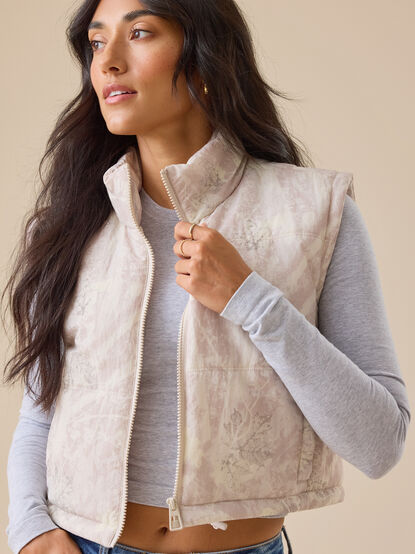 Ari Camo Puffer Vest - TULLABEE