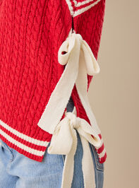 Tilly V-Neck Sweater Vest Detail 6 - TULLABEE