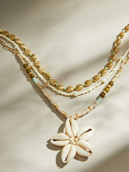 Layered Shell Flower Necklace - TULLABEE