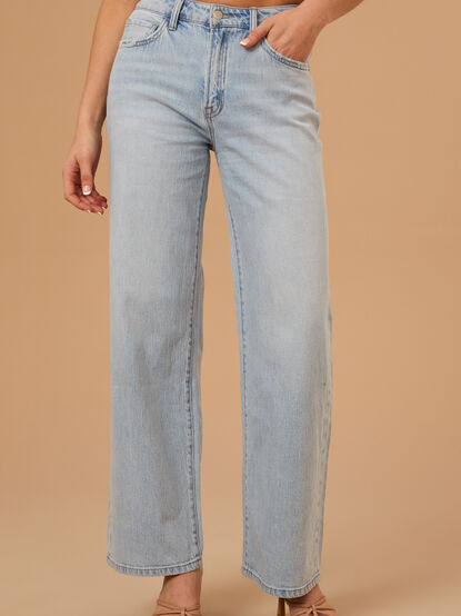 Melanie Straight Leg Jeans - TULLABEE