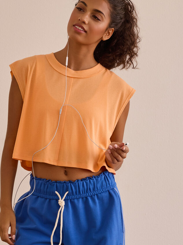 Power Play Flowy Tee Detail 2 - TULLABEE