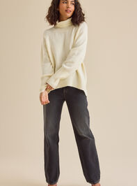 Casey Oversized Sweater Detail 2 - TULLABEE