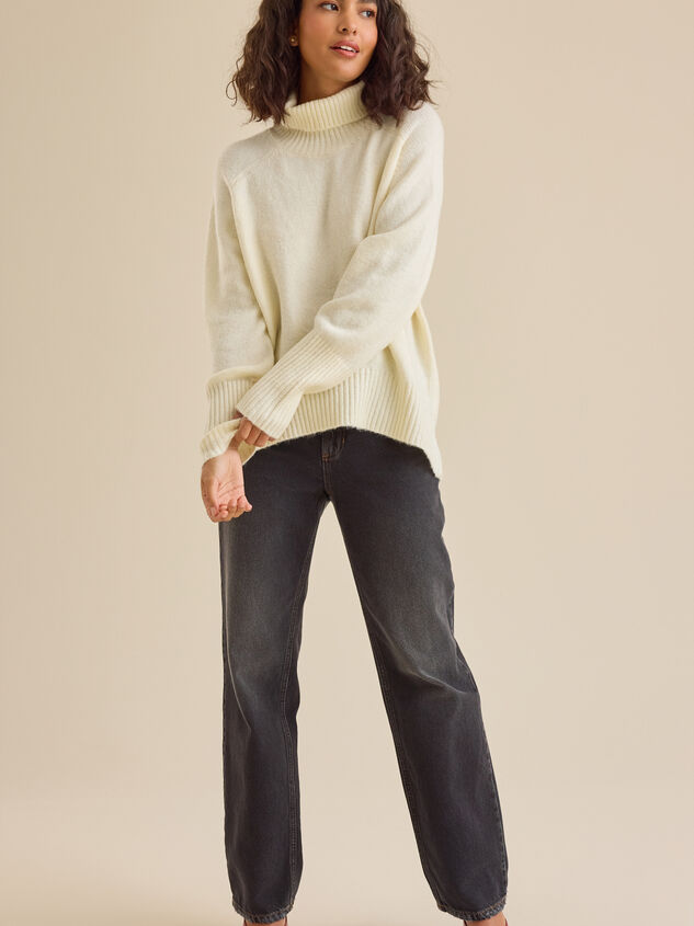 Casey Oversized Sweater Detail 2 - TULLABEE