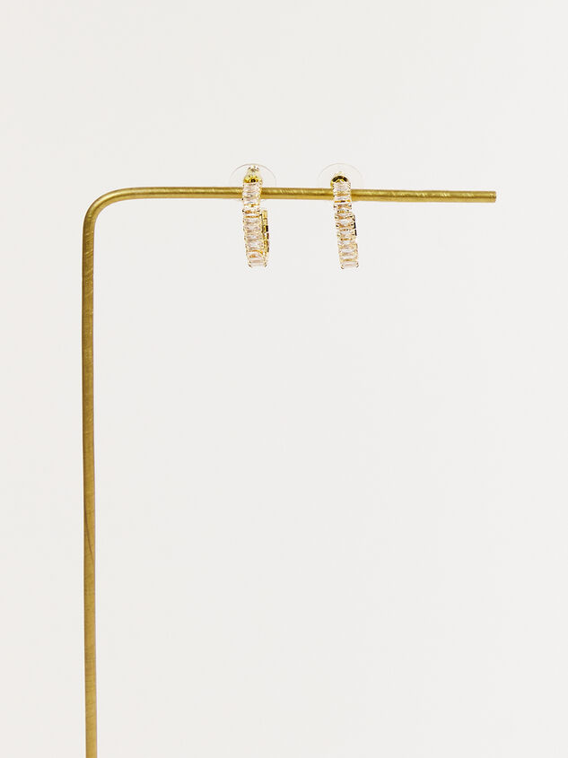 18K Gold Baguette Oval Hoop Earrings Detail 2 - TULLABEE