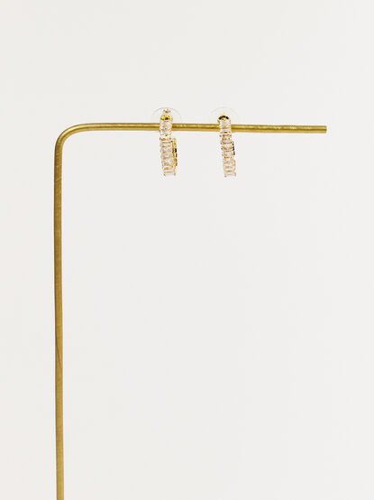 18K Gold Baguette Oval Hoop Earrings - TULLABEE
