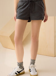 Logan Linen Shorts Detail 3 - TULLABEE