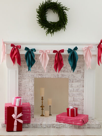 Satin Bow Garland - TULLABEE
