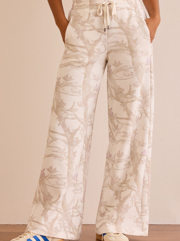 Supersoft Camo Wide Leg Sweatpants Detail 3 - TULLABEE