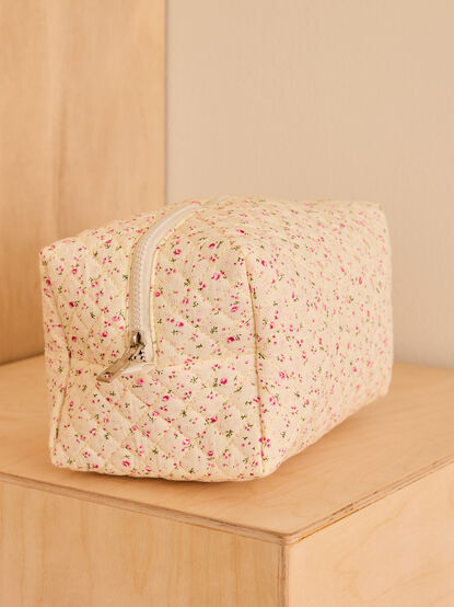 Everly Quilted Makeup Bag - TULLABEE