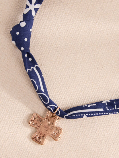 Hammered Cross Scarf Necklace - TULLABEE