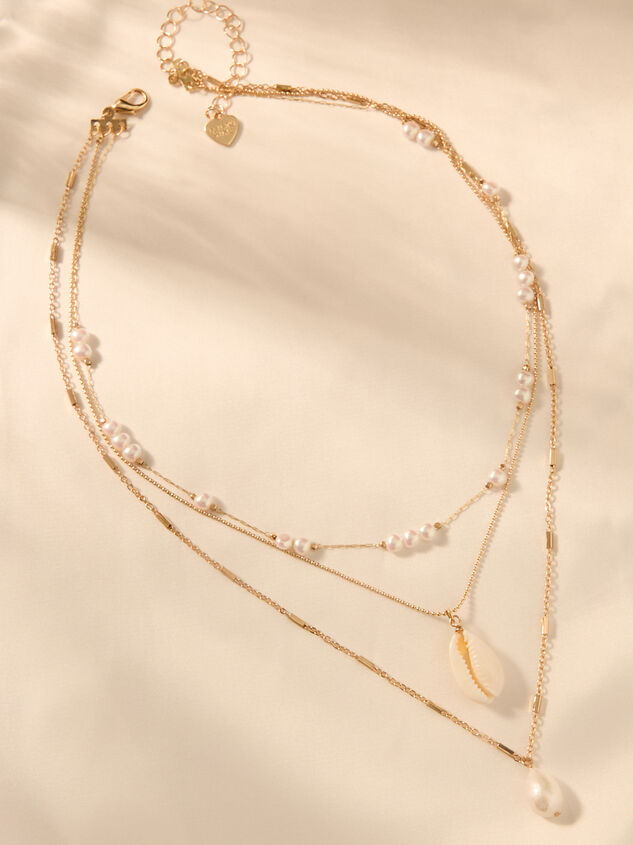 Layered Shell Charm Necklace Detail 2 - TULLABEE