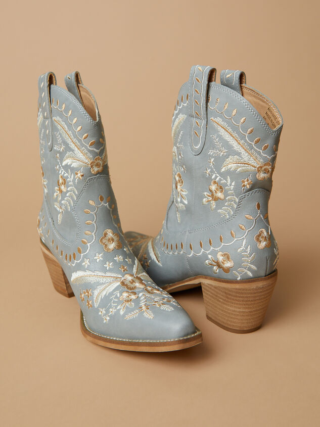Corral Embroidered Western Booties Detail 4 - TULLABEE