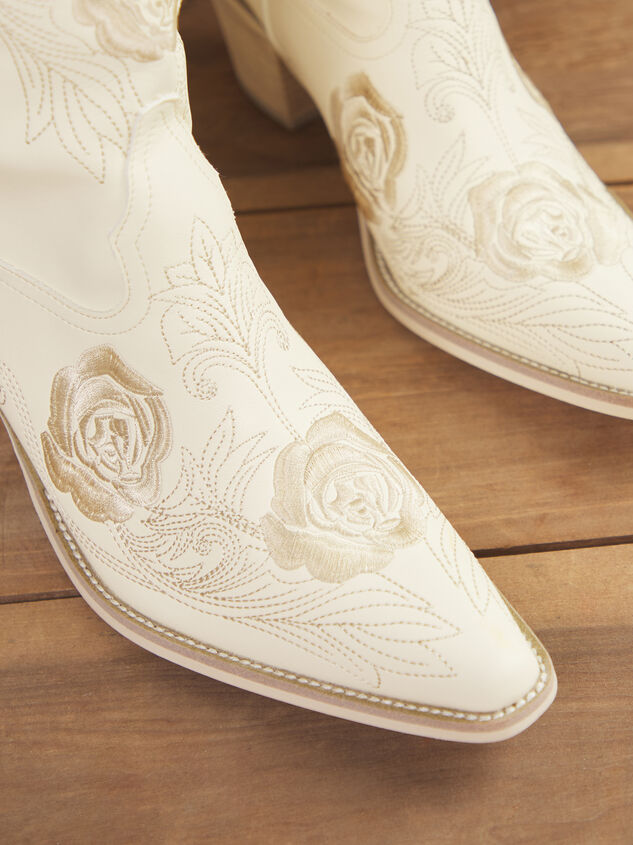 Cali Western Boots Detail 3 - TULLABEE