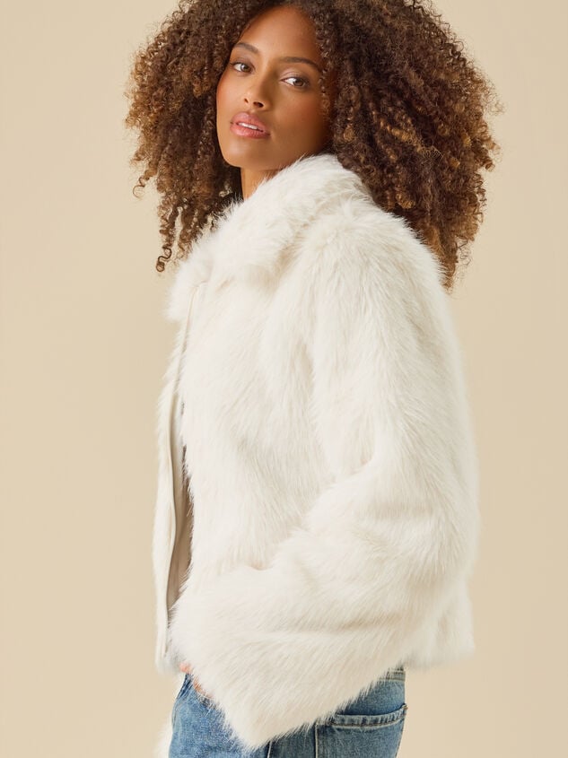 Giselle Sherpa Jacket Detail 5 - TULLABEE