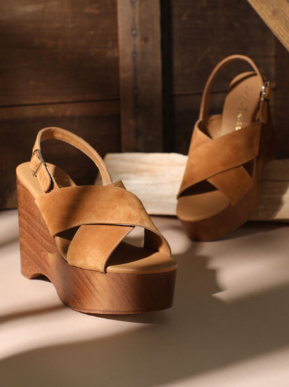 Fox Wood-Bottom Platform Wedges by Matisse - TULLABEE