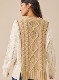 Emmaline Oversized Sweater Detail 4 - TULLABEE