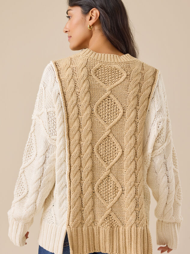 Emmaline Oversized Sweater Detail 4 - TULLABEE