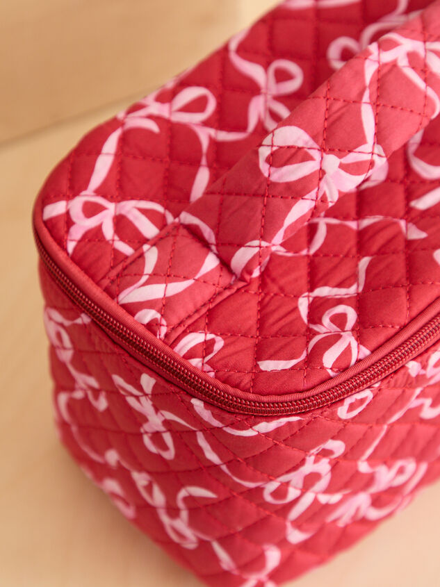 Cecile Quilted Makeup Bag Detail 3 - TULLABEE