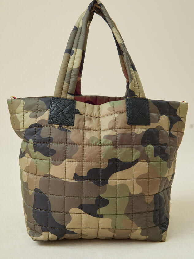 Reese Camo Quilted Travel Tote Detail 4 - TULLABEE