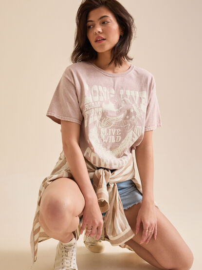 Long Live Cowgirls Oversized Graphic Tee - TULLABEE