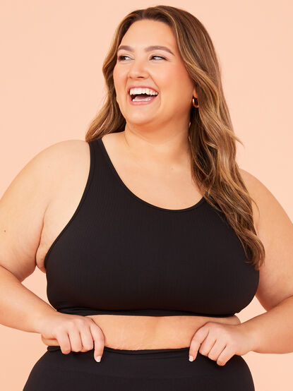 Seamless Ribbed Strappy Sports Bra - TULLABEE