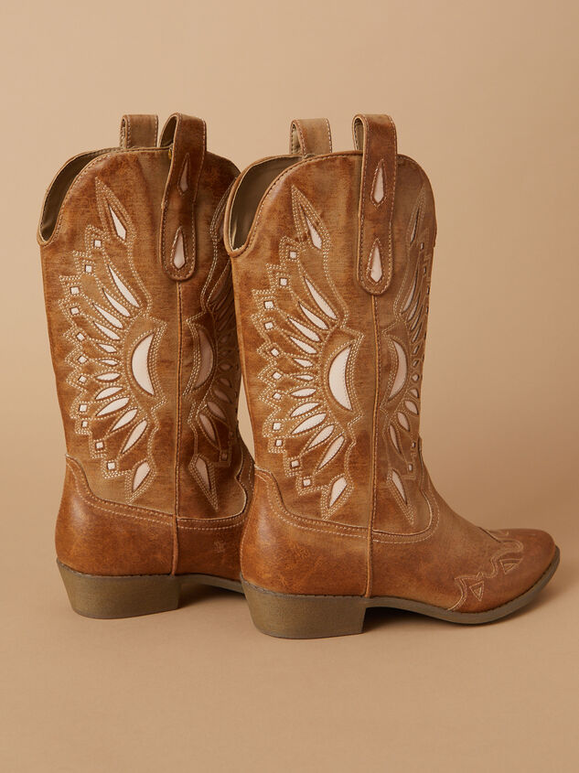 Bandera Wide Width & Calf Cut Out Western Boots Detail 5 - TULLABEE