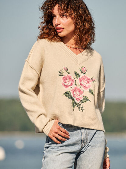 Trisha V-Neck Floral Sweater - TULLABEE
