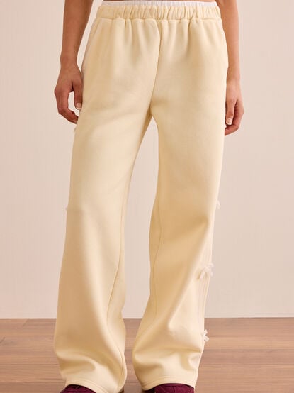 Pit Stop Bow Sweatpants - TULLABEE